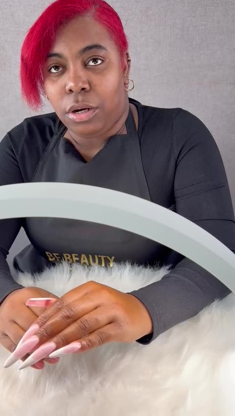 Ongles longs réalisés en formation onglerie chez BF Beauty